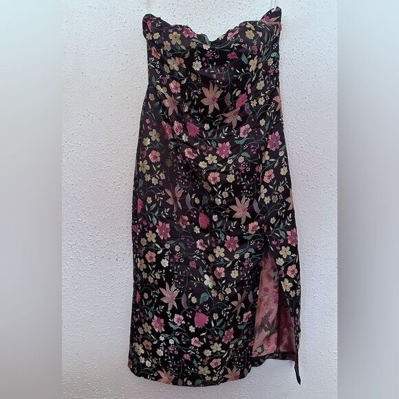 NWT Lulu’s Make A Move Black Satin Floral Jacquard Strapless Midi Dress size med - Picture 2 of 7